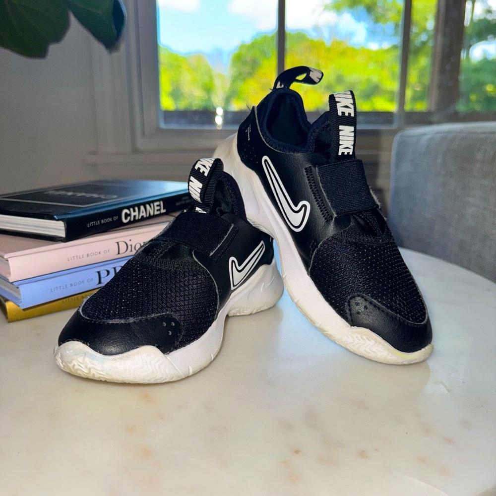 NIKE FLEX RUNNER 3